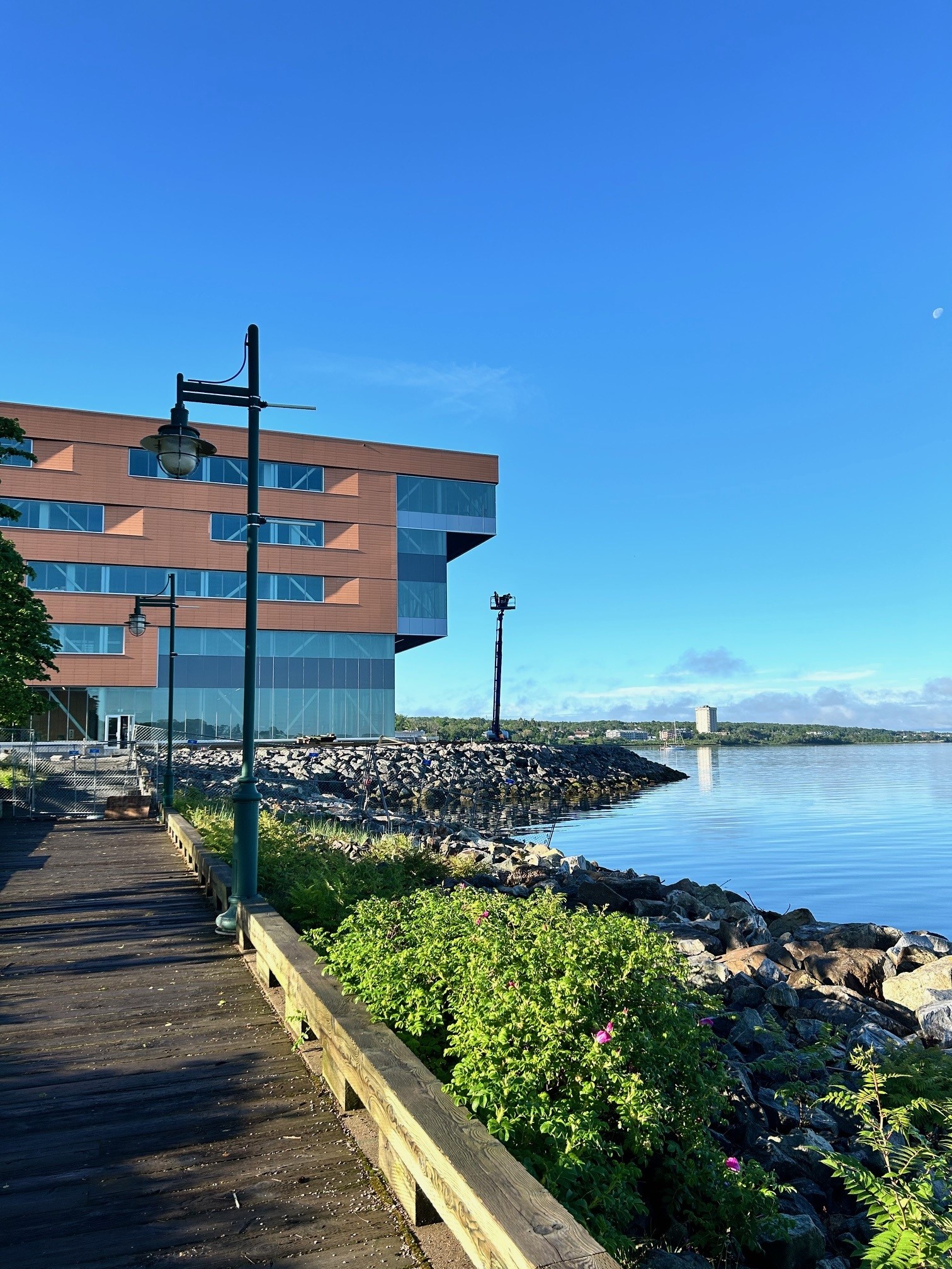 The Sydney Waterfront Campus is seen right beside the Sydney Harbour where a boardwalk is built along the coastline.