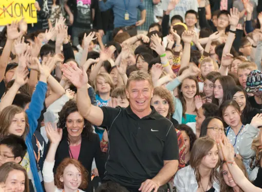 Rick Hansen visits elementary school to educate students about people with disabilities