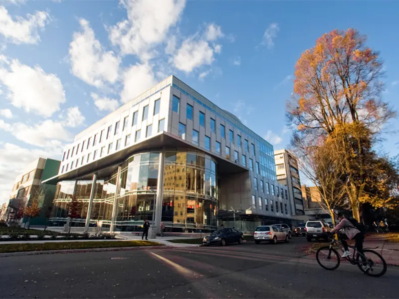 Vue extérieure du Blusson Spinal Cord Centre.